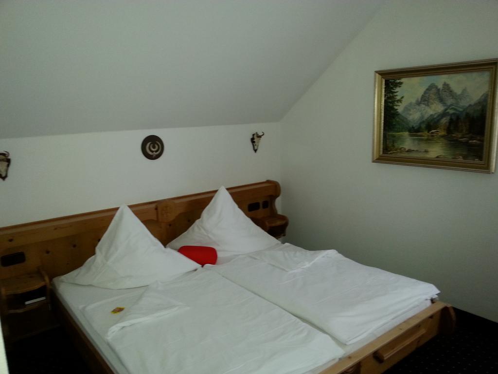 Hotel Brucker Gastehaus Fuerstenfeldbruck Zimmer foto