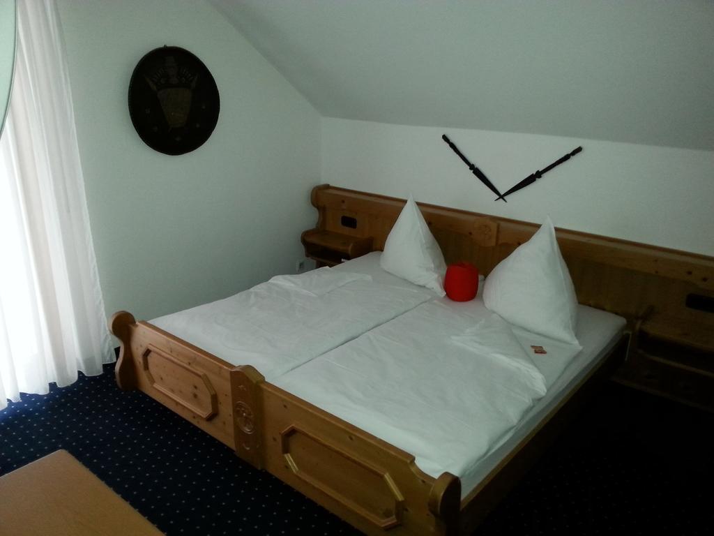 Hotel Brucker Gastehaus Fuerstenfeldbruck Zimmer foto